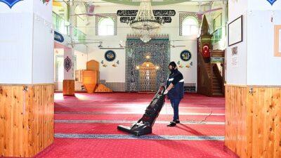 Çiğli’de İbadethanelere Ramazan Paklığı