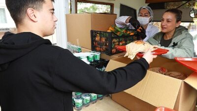 Efes Selçuk’ta öğrencilere Besin Dayanışması ve Öğrenci Otobüsü takviyesi