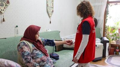 Evde Yaşlı Bakım Hizmeti Yüzlerde Tebessüm Olmayı Sürdürüyor
