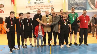 Geyve’de Turnuvanın Şampiyonu Gençlik Merkezi