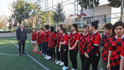 Güzelbahçe Belediyesi Kız Futbol Kadrosu’ndan savlı başlangıç