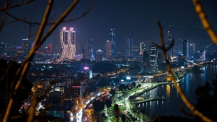 İzmir’de dış cephe aydınlatmasında yeni periyot