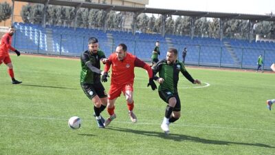 Kahramankazan Belediyespor, meskeninde karşılaştığı Kavaklıderespor’u 3-0’lık skorla mağlup etti.