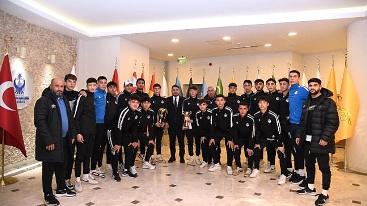 Kahramankazan Belediyespor’dan İkili Şampiyonluk