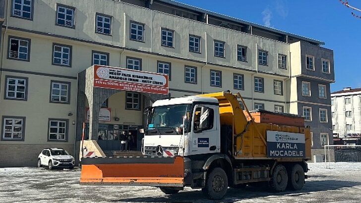 Kar dindi, Büyükşehir’in çalışması bitmedi