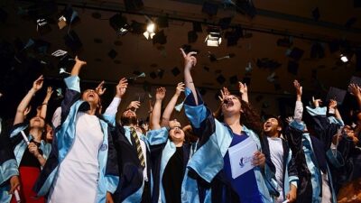 Kent dışında eğitim gören 140 Ayvalıklı öğrenciye 1500 Türk Lirası Burs Dayanağı