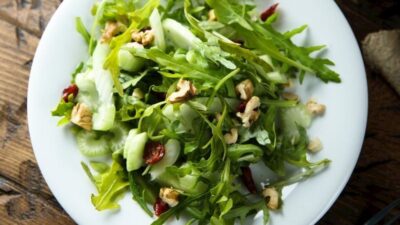 Kereviz Ve Cevizli Roka Salatası