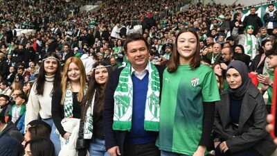 Lider Aydın, Bursaspor’un maçını öğrencilerle birlikte izledi