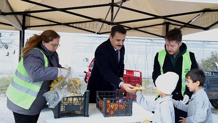 Lider Kırgöz’den öğrencilere taze meyve ikramı