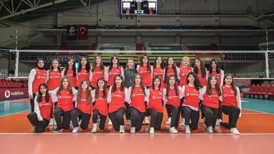 Malatyalı Genç Voleybolcu Kızlar ve Bayan Voleybol Ulusal Kadro Oyuncuları Vodafone 5.5G ile Tıpkı Alanda Buluştu