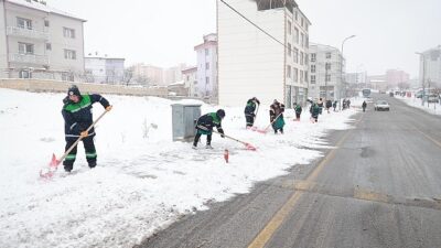 Nevşehir Belediyesi Karla Gayret Çalışmalarını Sürdürüyor