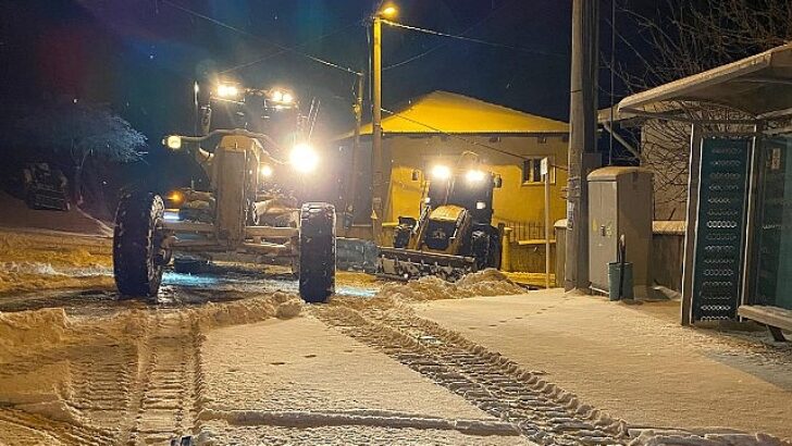 Nilüfer’de ekipler karla mücadele için görev başında