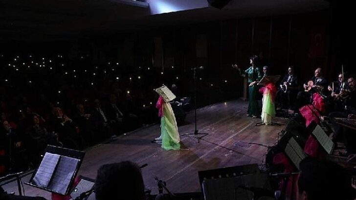 Türk Sanat Müziği Korosundan Mükemmel Performans