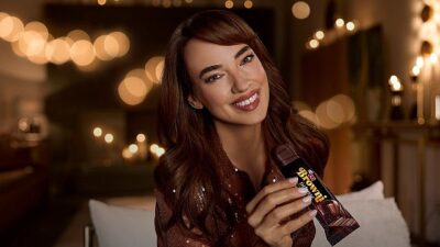 Ünlü Oyuncu Seda Bakan, Eti Brownie Intense’in Yeni Reklam Yüzü Oldu