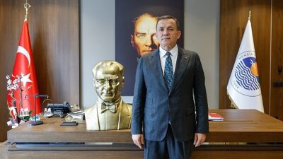 Yenişehir Belediyesi Fransa’da çalınan Atatürk büstünün yerine yenisini gönderdi