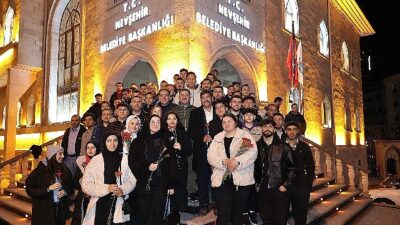 200 Öğrenci Başkanlık Makamında Sahur Yaptı