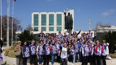 Bayanlar Efes Selçuk sokaklarında zincir oluşturdu