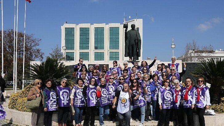 Bayanlar Efes Selçuk sokaklarında zincir oluşturdu