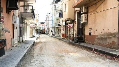 Bayraklı’da yol yenileme seferberliği