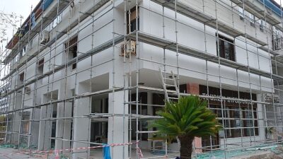 Belediye binasında tadilat çalışmaları devam ediyor