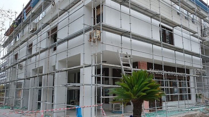 Belediye binasında tadilat çalışmaları devam ediyor
