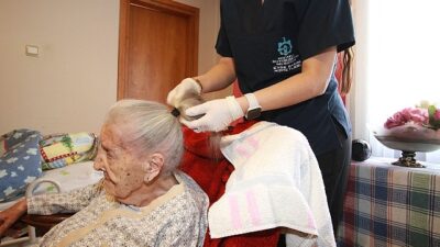 Bir asırlık ömre, meskende bakım hizmeti