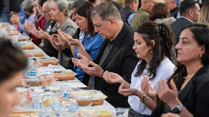 Birlik ve dayanışma sofrası Foça’da kuruldu