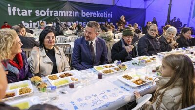 Buca Belediyesi’nin iftar çadırına ağır ilgi