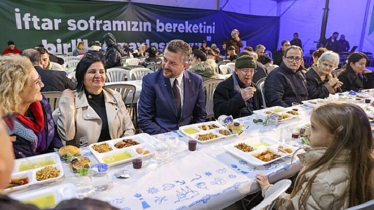 Buca Belediyesi’nin iftar çadırına ağır ilgi