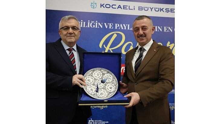 Büyükakın, Fransa dönüşü sıhhat çalışanlarıyla iftar yaptı