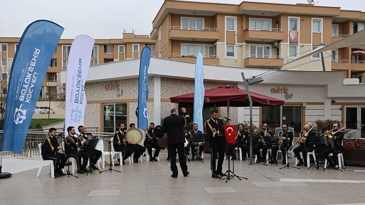 Büyükşehir bandosundan ilahi ziyafeti