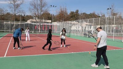 Büyükşehir Belediyesi’nden fiyatsız tenis eğitimi