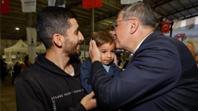 Büyükşehir’in iftar sofrası bu kere Karabağlar’da kuruldu