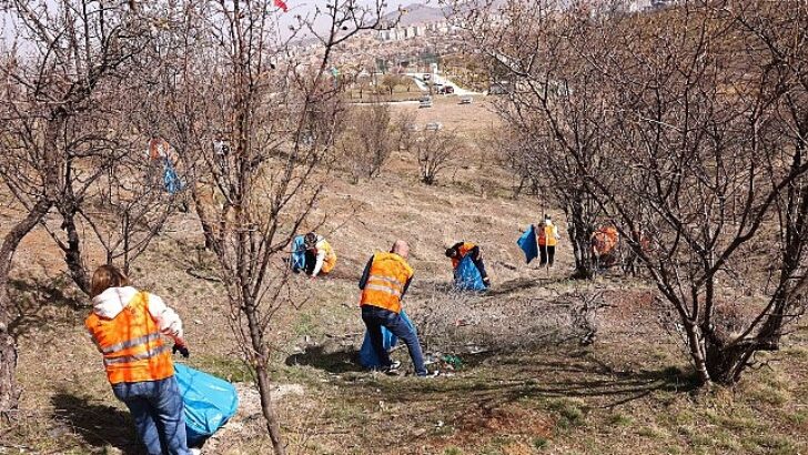 Çankaya’da Üniversiteliler Etraf İçin Bir Ortaya Geldi