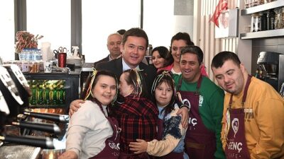 Down sendromlu bireyler bir günlüğüne kafe işletti