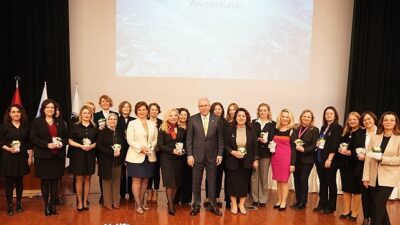 Ege Üniversitesinde 8 Mart Dünya Bayanlar Günü çiçeklerle kutlandı