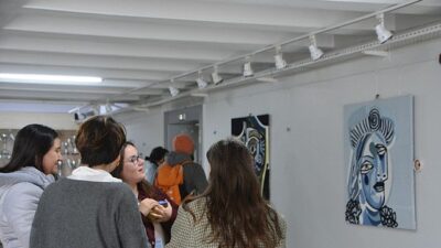 EÜ’de “Atık Kumaşlardan Kübist Portreler Sergisi” açıldı