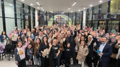 Fenomen Cem Özkök, sevenleri ile bir ortaya geldi