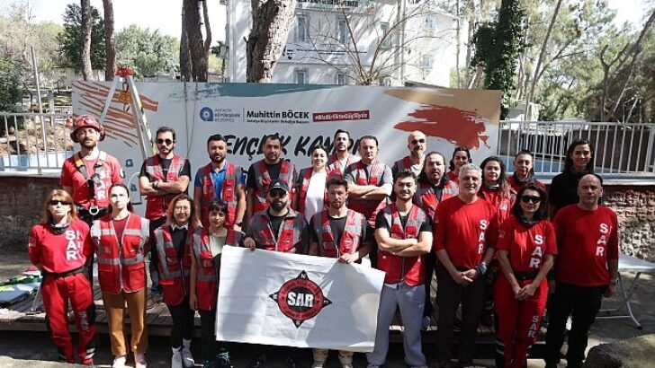Gençlik kampında arama kurtarma gönüllülerine eğitim kampı