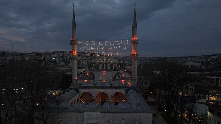 İkili Ezan Geleneği Üsküdar’da Yaşatılıyor