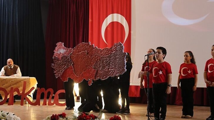 İstiklal Marşı’nın yazarı Milli Şairimiz Mehmet Akif Ersoy, İstiklal Marşı’nın kabulünün 104’üncü yılında Aliağa’da düzenlenen programla anıldı.