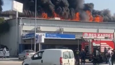 İzmir 4. Sanayi Sitesi’nde korkutan yangın: Alevler iş yerlerine de sıçradı!