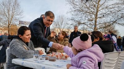 İzmir Büyükşehir Belediyesi’nin iftar sofrası Urla’da kuruldu