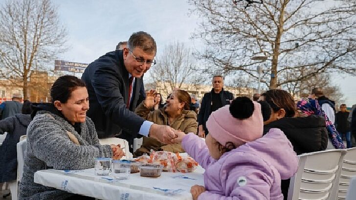 İzmir Büyükşehir Belediyesi’nin iftar sofrası Urla’da kuruldu