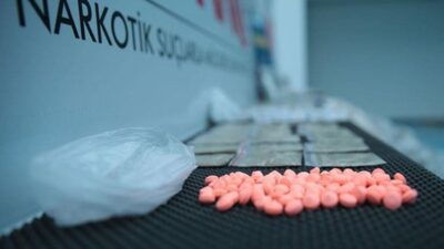 İzmir’de uyuşturucu baskını! 2 bin 464 sentetik ecza ele geçirildi: 1 tutuklama