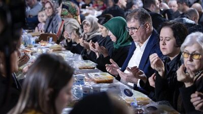 İzmir’in dayanışma ruhu iftar sofralarında büyüyor