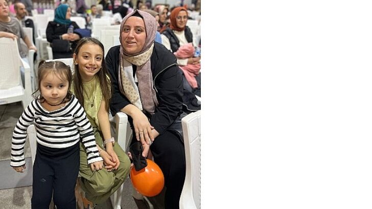 İzmit Kent Meydanı’nda cümbüşe tam gaz devam