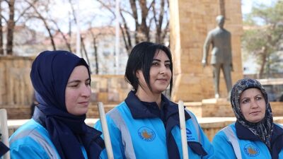 Kent Paklığına Bayan Eli Değdi