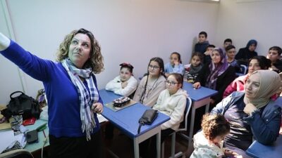 Konak’ta çocuklar hem eğleniyor hem öğreniyor