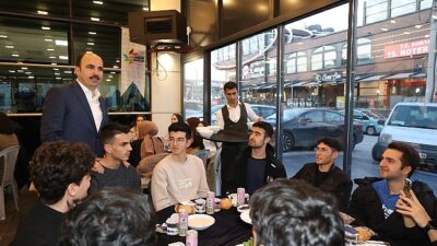 Lider Altay İftarda Üniversiteli Gençlerle Buluştu